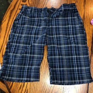 CALVIN KLEIN SIZE 4 BLUE MULTICOLORED PLAID BERMUDA SHORTS. BUTTON ZIPPER CLOSUR